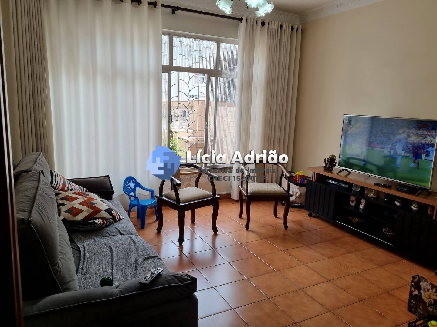 Casa à venda com 3 quartos, 173m² - Foto 1