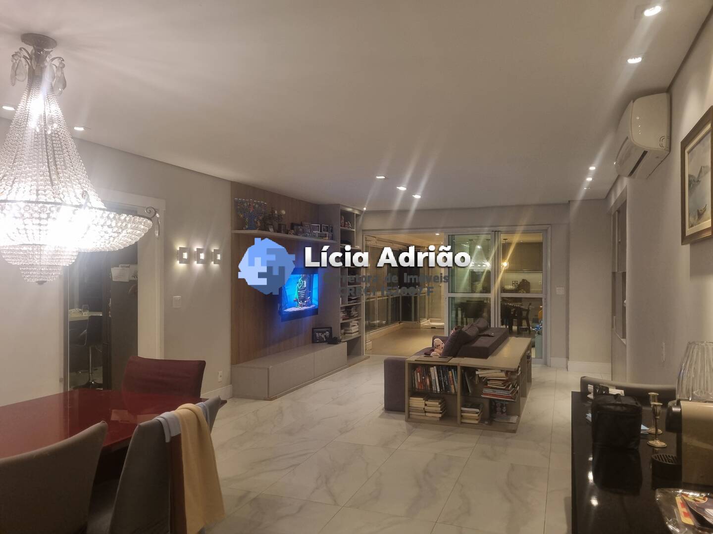 Apartamento à venda com 4 quartos, 232m² - Foto 1